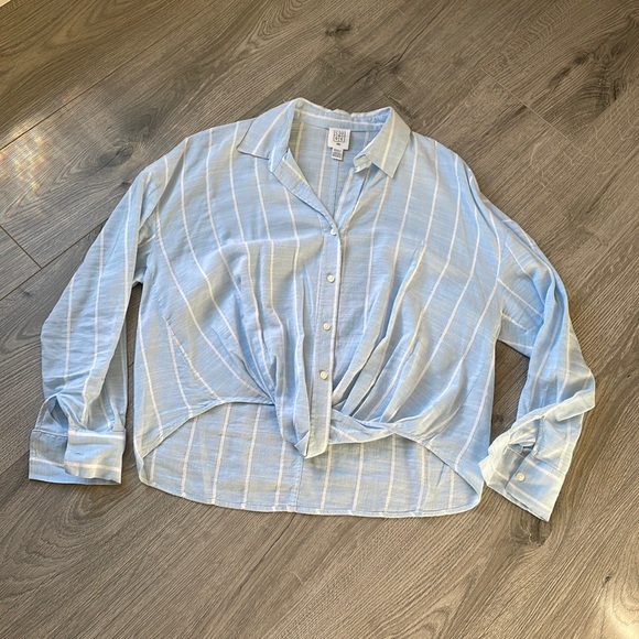 Core Life Soft Over the head Button down shirt with front knot. - Picture 3 of 7